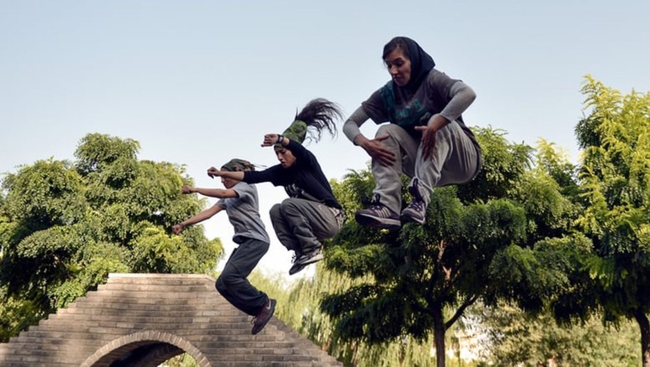 İranlı qadınlar “Ananın Cənnəti” adlı parklara yürüş edir
