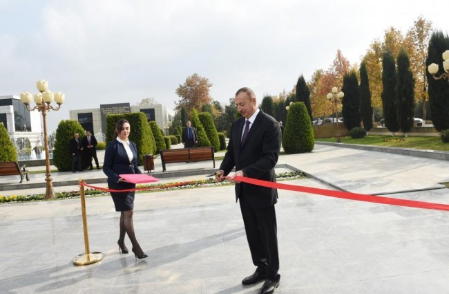 İlham Əliyev “Azərxalça” ASC-nin Şəmkir filialının açılışında iştirak etdi