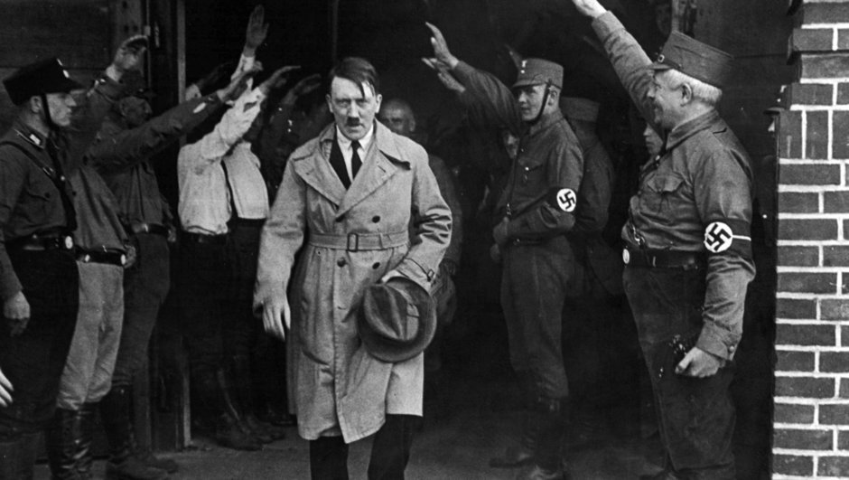 Hitler salamına həbs cəzası