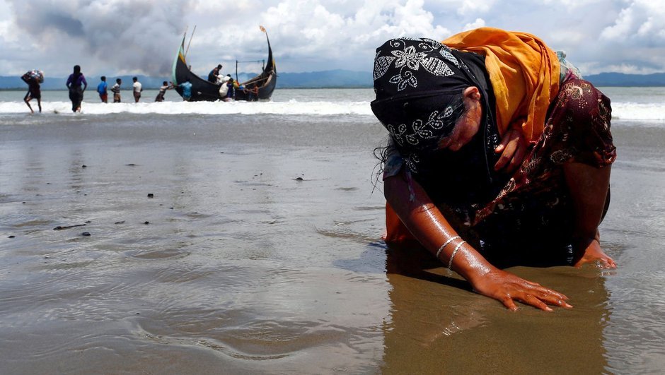 Myanmarlı komandir: “Bu iddiaları ortaya atan qadınlara bir baxın. Kim onlara təcavüz etmək istəyər”?