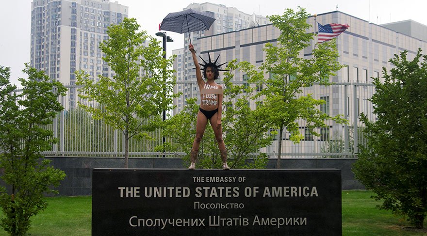 Femen,”İrma”dan Trumpı təmizləməsini istədi