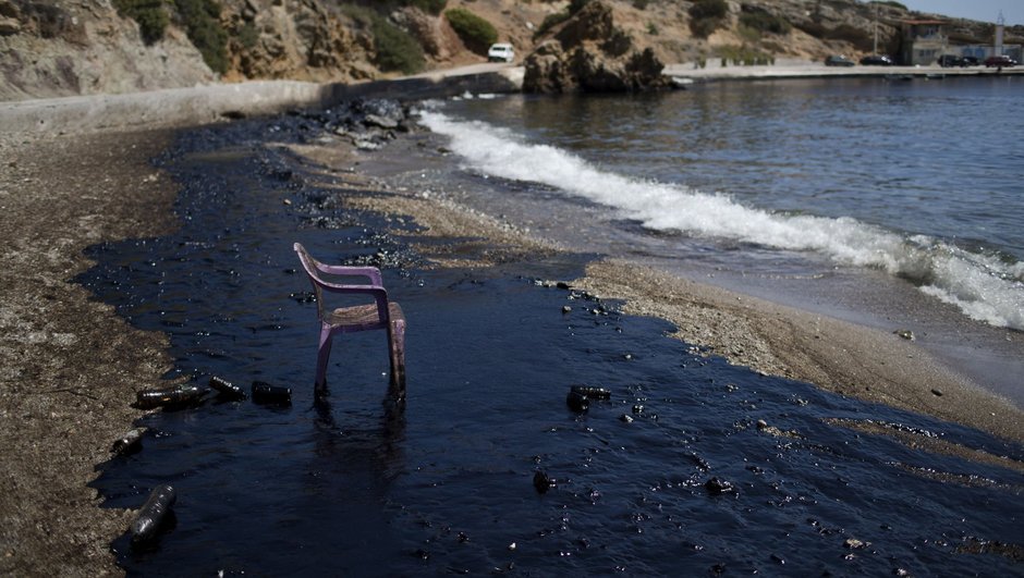 Salamina Adası qaraya büründü