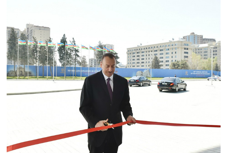Prezident və xanımı 20 nömrəli məktəb-liseyin yeni binasının açılışında