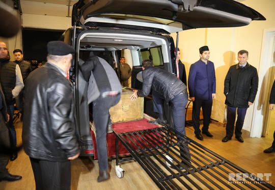 Lütfi Zadənin cənazəsi Bakıya gətirilib