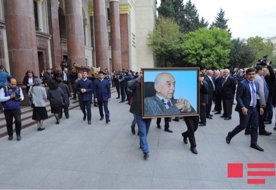 Lütfi Zadə I Fəxri xiyabanda dəfn olundu