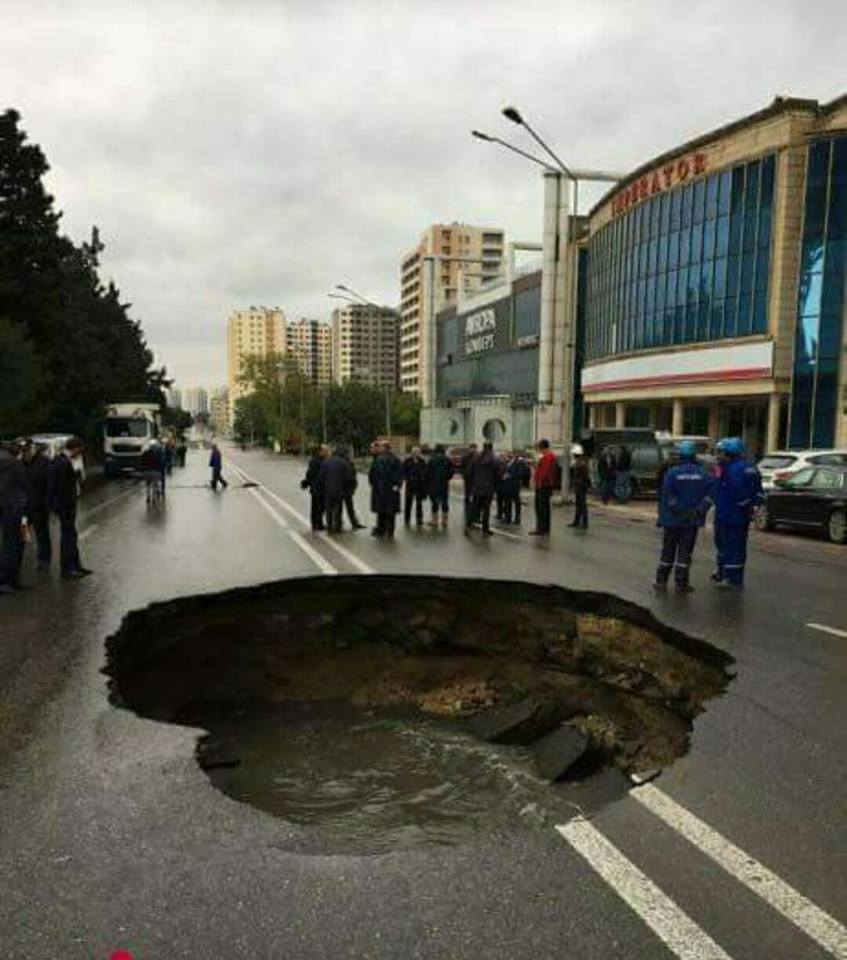 Bakıda daha bir yol çöküb