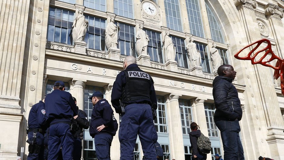 Paris metrosunda şübhəli paket həyəcanı!