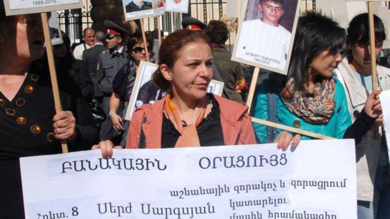 Ermənistanda əsgər anaları yenidən etiraz edir