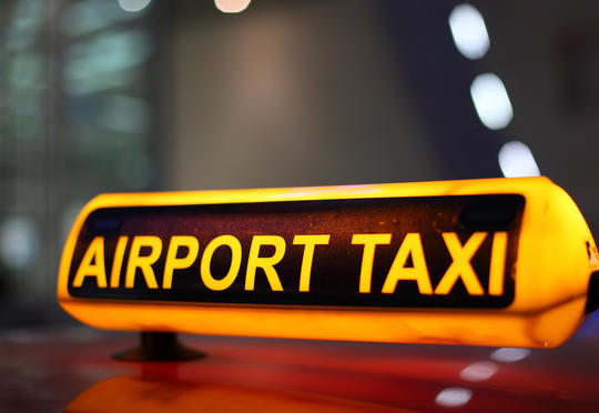 Xarici qonaqlara xüsusi taksilər xidmət göstərəcək – “Airporttaxi”