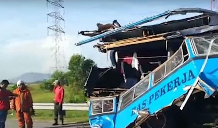Dəhşətli avtobus qəzası – Malayziyada