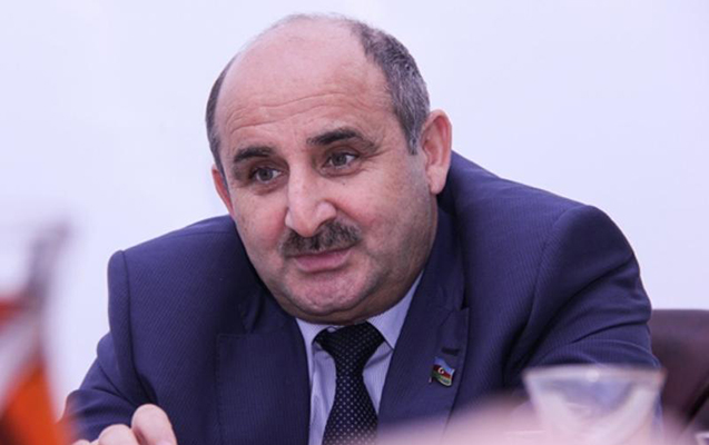 Deputat sükan arxasında söhbətə görə cəzadan danışdı