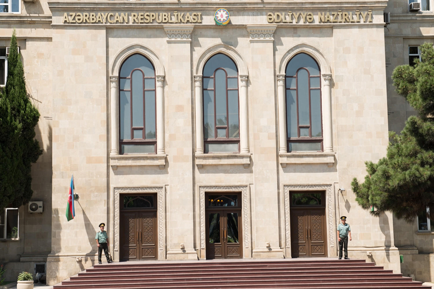 Məhbusların qaçmasına görə 11 nəfər işdən qovuldu