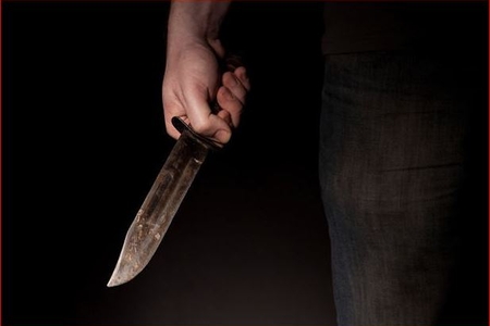 Yasamalda 32 yaşlı kişi boğazından bıçaqlanıb
