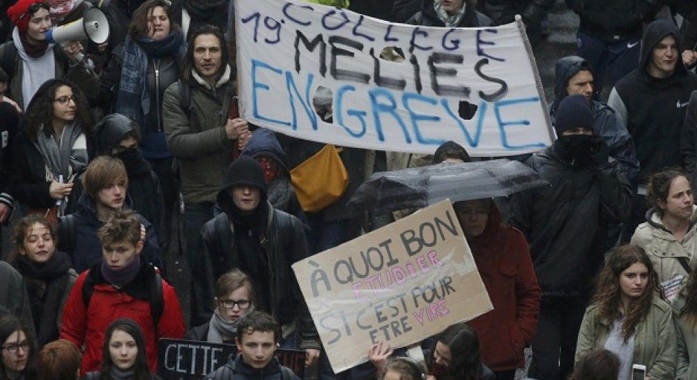 Parisdə etirazçılar bankları dağıtdı