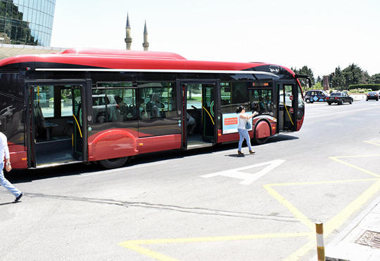 “BakuBus”un avtobusu 24 yaşlı qızı vurdu