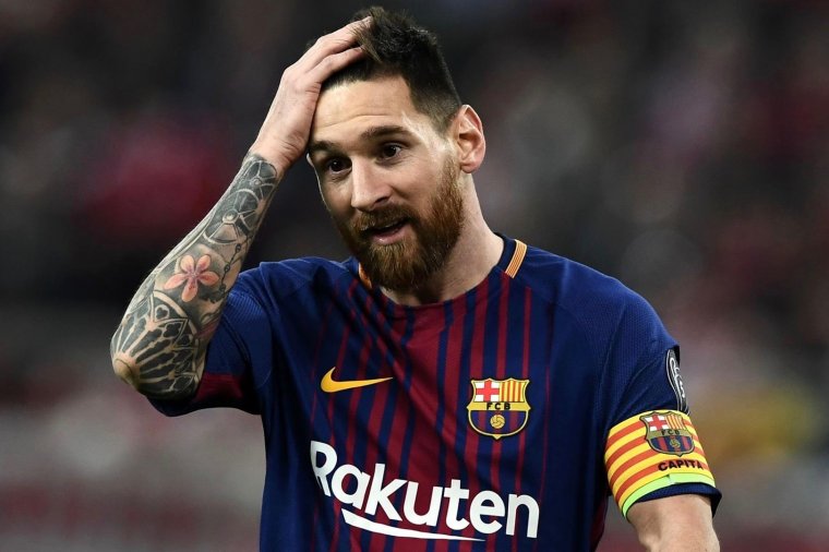 Messi qara zolağa düşüb…