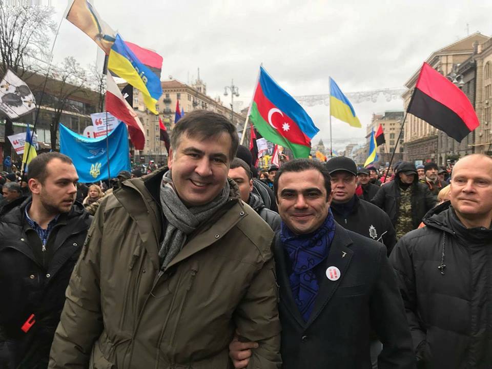 Saakaşvilinin mitinqində Azərbaycan bayrağı