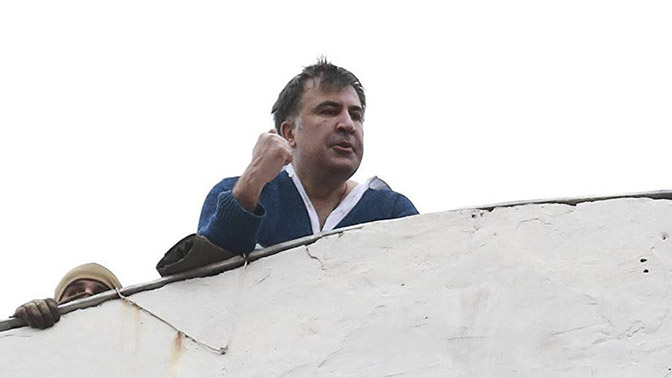 Saakaşvili dama qalxmasının səbəbini açıqladı