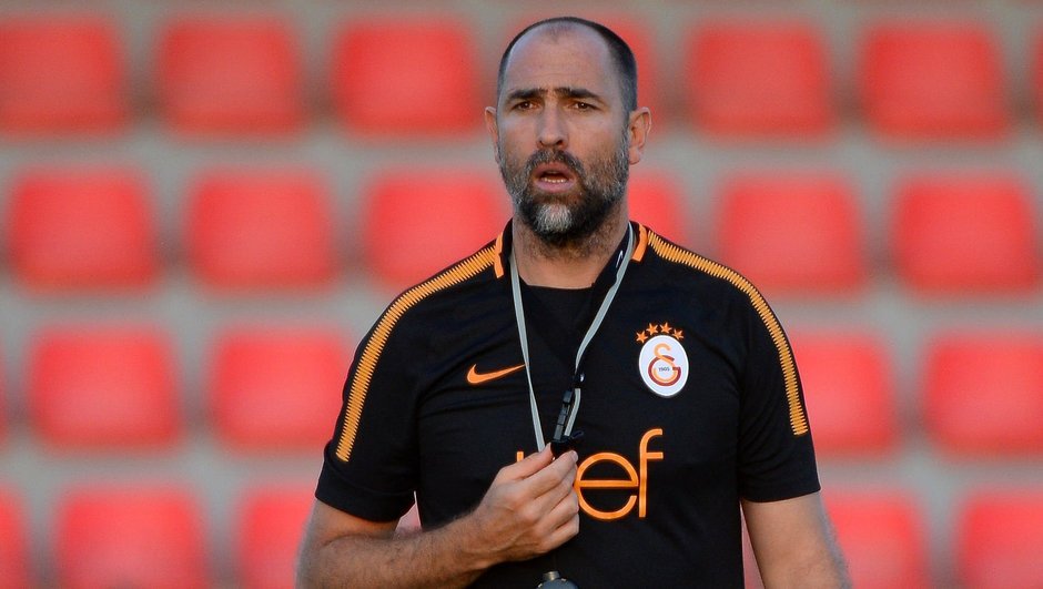 “Qalatasaray” baş məşqçisini qovdu