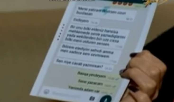 Canlı efirdə gəlininin intim mesajları göstərdi… – VİDEO