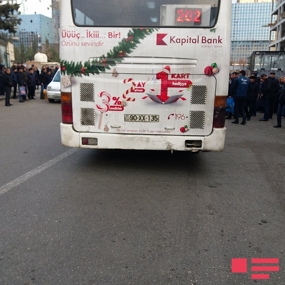 Bakıda avtobus sürücüsü infarkt keçirərək zəncirvari qəza törətdi – FOTO