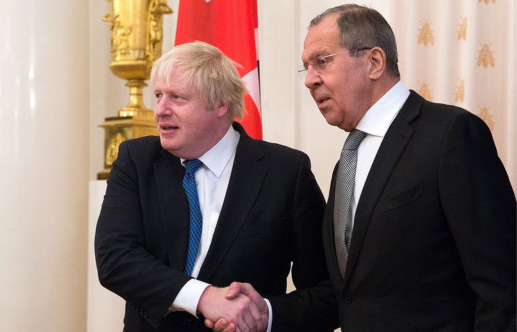Lavrov və Conson mətbuat konfransında mübahisə etdilər