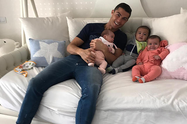 Ronaldo milad bayramını övladları ilə birlikdə keçirir