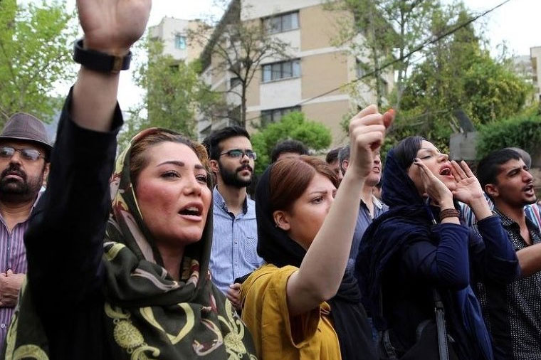 İranda etiraz dalğası böyüyür
