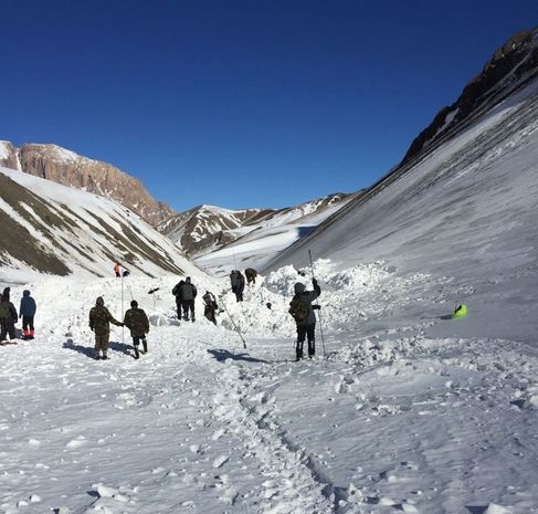 İtkin düşmüş alpinistlərin axtarışı davam edir