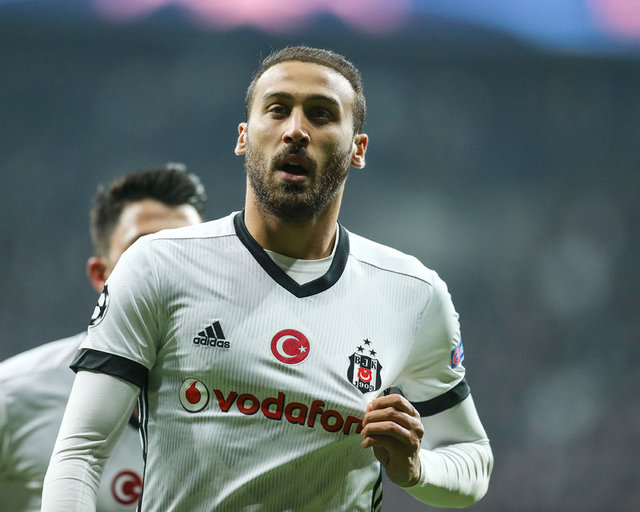 Cenk Tosun rekord qiymətə İngiltərəyə transfer oldu