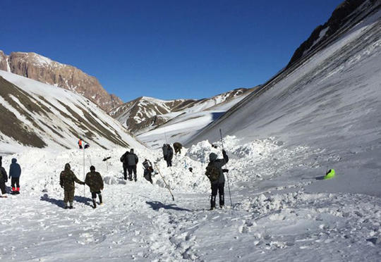 Jurnalistlər alpinistlərin axtarışını izləməyə getdi