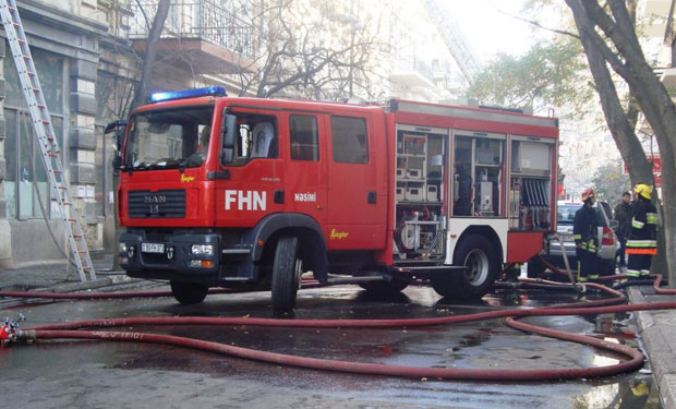 Bakıda binada yanğın olub — 10 sakin təxliyə edilib