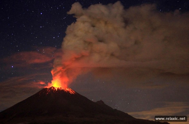 Filippindəki Mayon vulkanı lava püskürməyə başlayıb