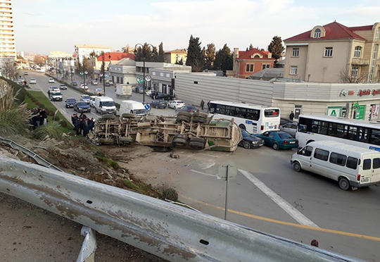 “Azpetrol”un maşını aşdı – FOTO