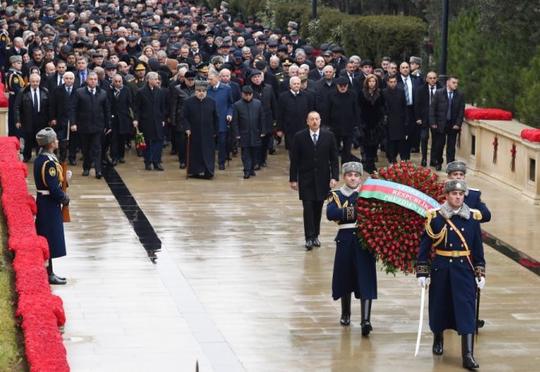 Prezident İlham Əliyev 20 Yanvar şəhidlərinin əziz xatirəsini yad edib