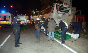 Türkiyədə avtobus qəzaya uğrayıb, 13 nəfər ölüb, 42 nəfər yaralanıb