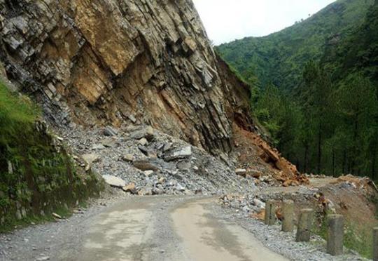 Göyçayda yol tikintisi zamanı torpaq uçqunu baş verib, fəhlə ölüb