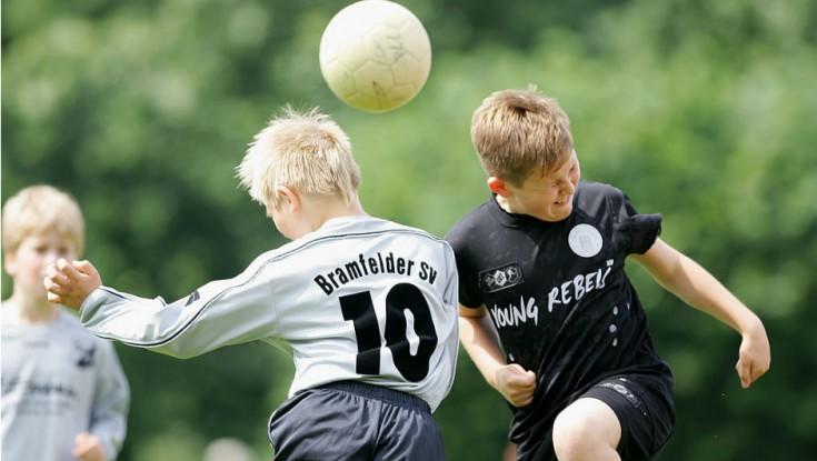 UEFA uşaqların başla oynamasına qadağa qoya bilər