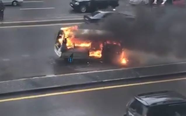 Bakıda dəhşətli qəza: “Hyundai” belə yandı – VİDEO