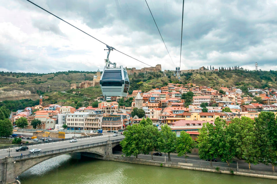 Avstriyada 150 turist qırılmış kanatdan xilas edilib