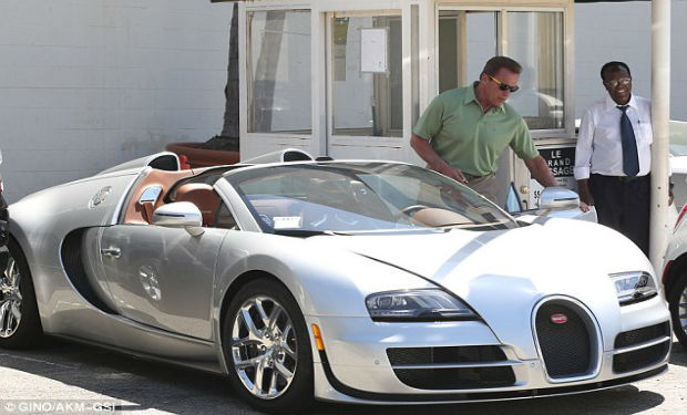 Arnold Şvartsnegger “Bugatti Veyron”unu satdı — FOTOLAR