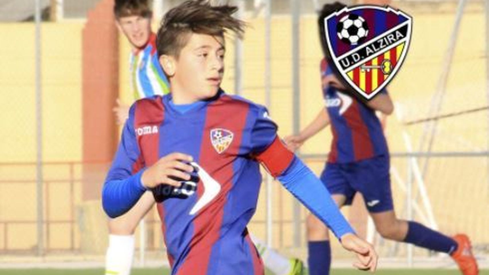 İspaniyalı futbolçu meydanda öldü