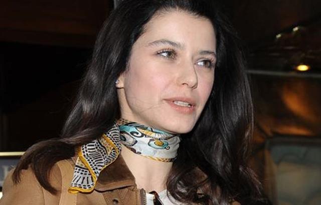 Beren Saatı əsəbiləşdirən sual