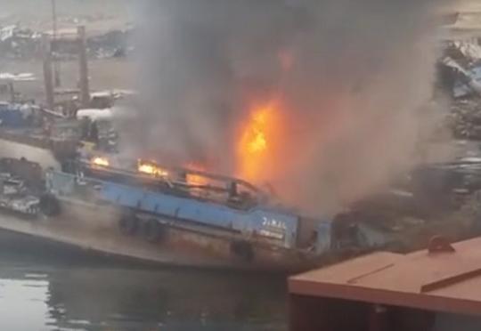 Bakıda gəmi yandı – Rəsmi açıqlama – VİDEO