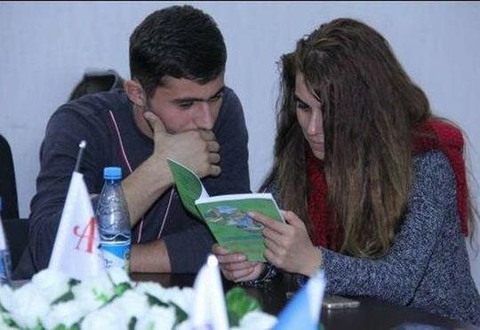 Gənc şair özünü dənizə atdı