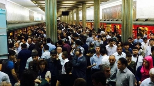 Bakı metrosunda problem yarandı – Sərnişinlər təşvişə düşdü