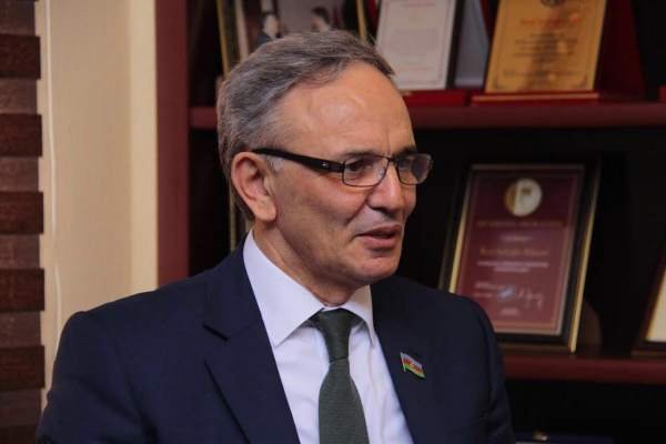 Əflatun Amaşov: “Prezident seçkiləri ilə KİV-lərin monitorinqi aparılır”