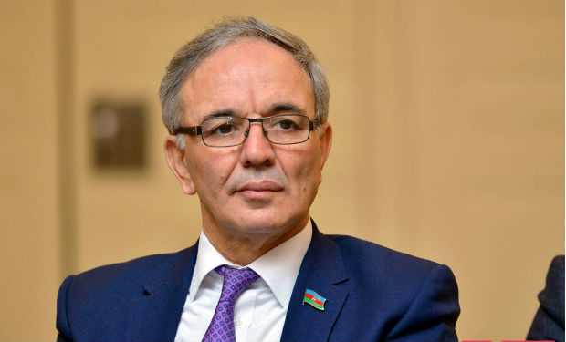 Əflatun Amaşov: “Alimin jurnalisti təhqir etməsi biabırçılıqdır”