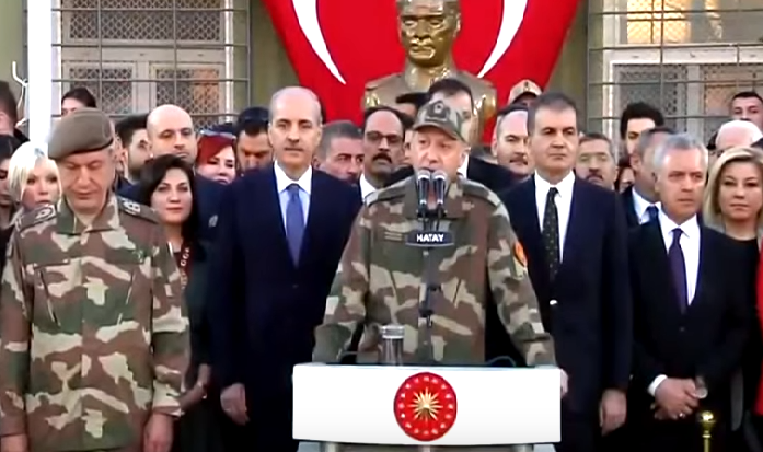 Ərdoğan və müğənnilər əsgərlərlə birlikdə mahnı oxudular – VİDEO