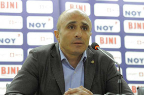 Ermənistan milli komandasının baş məşqçisi istefaya göndərilib